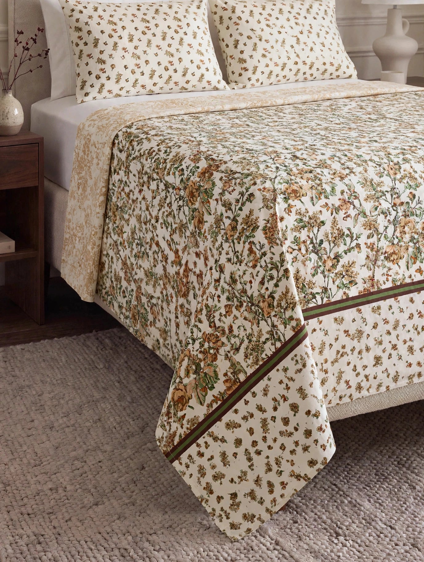Autumn Vine - Vintage Beige Floral Bedsheet